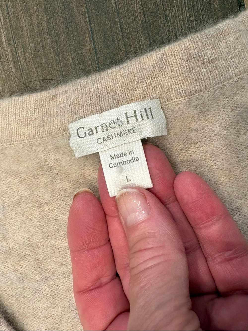 Garnet Hill 100% Cashmere v-neck Sweater  Beige Tan Size Large Quiet Luxury - Picture 9 of 10